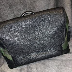 Coach Manhattan Messenger